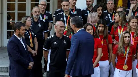 "Przeprosiny niewystarczające". Premier Hiszpanii stanowczo w sprawie zachowania szefa związku