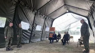 Odprawa Jarosława Kaczyńskiego i Mariusza Błaszczaka z dowódcami i żołnierzami Wojska Polskiego