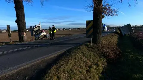 Autokar zderzył się z samochodem osobowym. Na miejscu śmigłowiec LPR