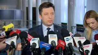 Wiceminister obrony odpowiada na zarzuty. "Posłowie PO wprowadzili Polaków w błąd"