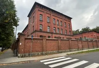 Niepewność uchodźców dobiega końca. Wiemy, dokąd trafią po likwidacji ośrodka