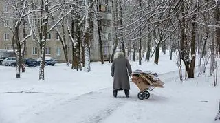 "Ktoś żyje w spalonym domu, ktoś chodzi cały rok w tenisówkach"