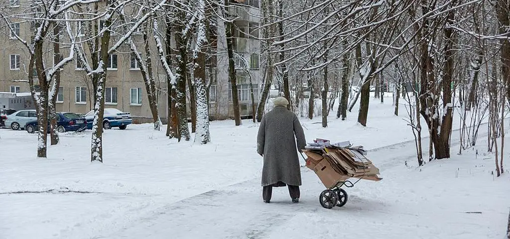 "Ktoś żyje w spalonym domu, ktoś chodzi cały rok w tenisówkach"