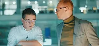 Gigantyczne przelewy w "nagrodę za lojalność wobec partii". Oto dokumenty, które miały nigdy nie wypłynąć