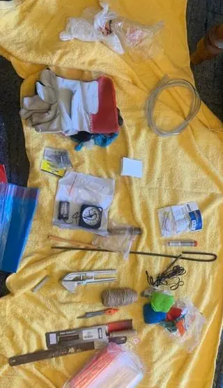 W mieszkaniu zabezpieczono szereg narzędzi
