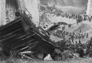 Wybuchła "maszyna piekielna", pociąg spadł z wiaduktu. Zginęły 22 osoby 