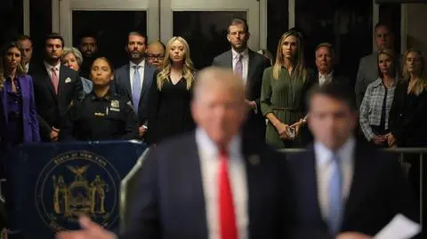 Donald Trump i jego dzieci - Donald Trump Jr, Tiffany, Eric, Lara i ich partnerzy