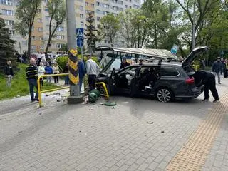Samochód wjechał w przystanek w Gdyni