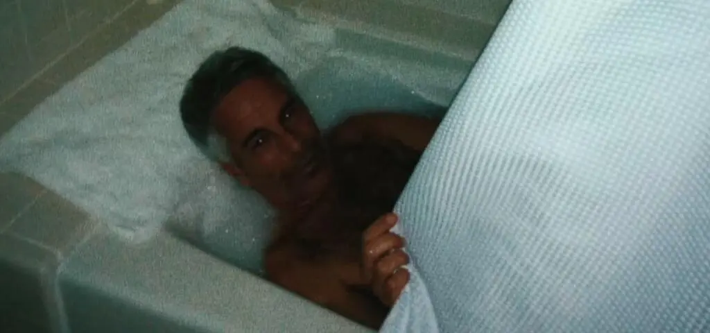 "Socjopata, uzależniony od seksu". Kto chciałby o nim zapomnieć? 