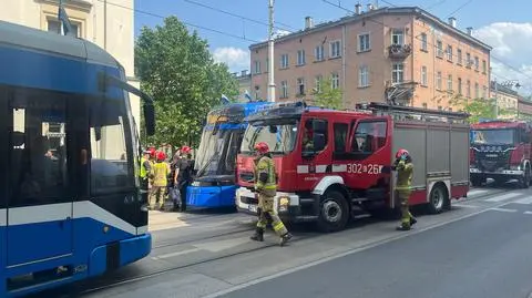 Zderzenie samochodu z tramwajem na krakowskim Kazimierzu