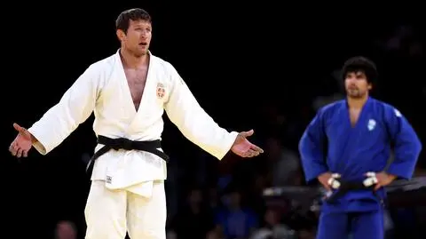 Znak krzyża, później brak ukłonu. Były mistrz zdyskwalifikowany