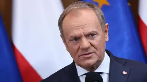 Premier Donald Tusk na konferencji w Wojskowym Porcie Lotniczym w Warszawie po przylocie z Ankary