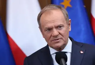"Już nawet nie udają". Tusk o Morawieckim w Rumunii
