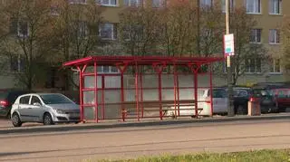 Dziewczynkę na przystanku zauważył przypadkowy mężczyzna