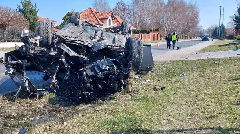 W dziesięciu jechali jednym autem. Dwaj 18-latkowie w bagażniku, nie przeżyli