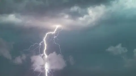 Dziś wielkie opady, burze, wiatr i duża różnica temperatury