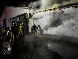 Rawicz. Pożar magazynu firmy poligraficznej