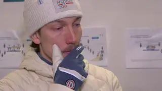 Inni wariowali z radości, on zastygł w bezruchu. Wzruszający wieczór skoczka