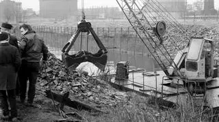 Gdańsk, 1968 rok. Regulacja i oczyszczanie Kanału Raduni w ramach prac melioracyjnych. 