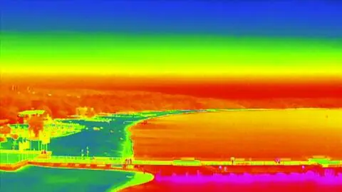 Dron wyposażony jest w kamerę termowizyjną