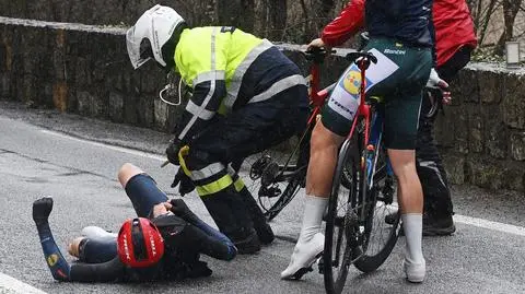 Paskudny upadek jednego z faworytów. Natychmiastowa interwencja medyków
