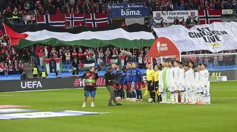 Gwizdy, flagi Palestyny i pieniądze na pomoc w Strefie Gazy. Norwegia rozbiła Izrael