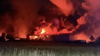 Pożar hali magazynowej w miejscowości Kawęczyn w gminie Konstancin-Jeziorna