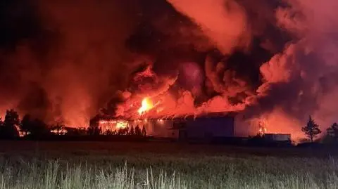 Pożar hali magazynowej w miejscowości Kawęczyn w gminie Konstancin-Jeziorna