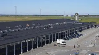 Incydenty z dronami w pobliżu lotnisk. Szef duńskiego MON: to atak hybrydowy