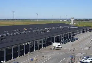 Incydenty z dronami w pobliżu lotnisk. Szef duńskiego MON: to atak hybrydowy