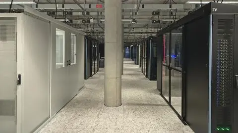 Główna aleja na dolnej hali