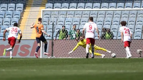 Czerwone kartki Polaków. Piątek przynajmniej zszedł z boiska z golem