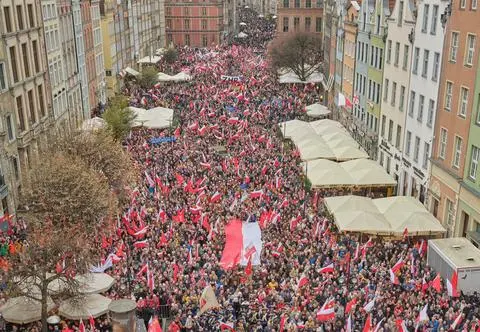 "Nie wszędzie dotarło". Zdjęcie i wpis premiera