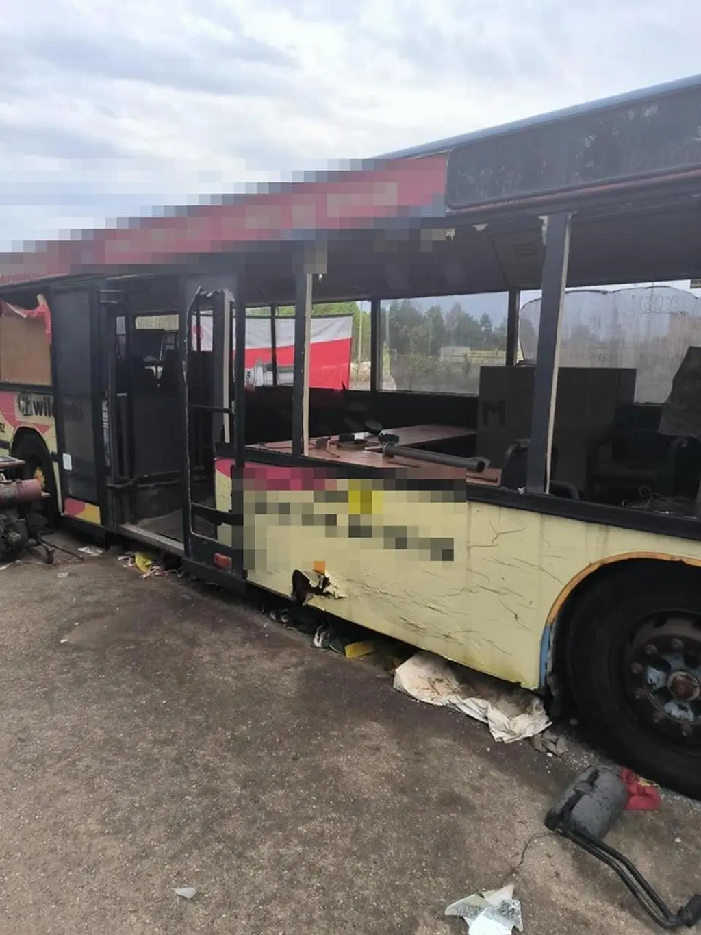 Zdewastowany autobus