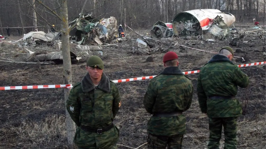 Rosyjskie służby na miejscu katastrofy pod Smoleńskiem