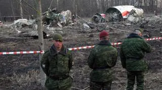 Rosyjskie służby na miejscu katastrofy pod Smoleńskiem