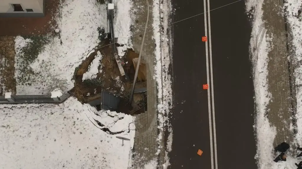 Sześciometrowe zapadlisko cały czas się powiększa. Ewakuowano mieszkańców