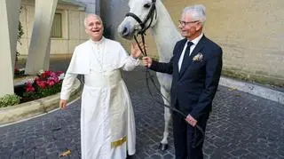 Andrzej Michalski podarował papieżowi konia czystej krwi arabskiej