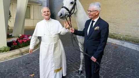 Andrzej Michalski podarował papieżowi konia czystej krwi arabskiej