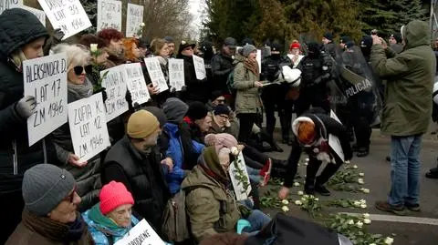Kontrmanifestacja podczas niedzielnego marszu w Hajnówce (materiał archiwalny)
