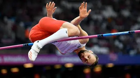 Skacze wzwyż na jednej nodze. "Piętnaście minut głupoty zaważyło na moim życiu"