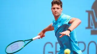 Hurkacz dobrze wykorzystuje "dziką kartę" na Sardynii