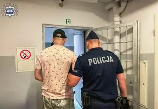 Świadek rozboju sam stał się ofiarą. Pobili i zabrali blisko 80 tysięcy złotych