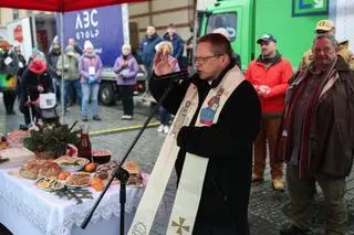 Wigilia dla osób bezdomnych i potrzebujących na krakowskim Rynku