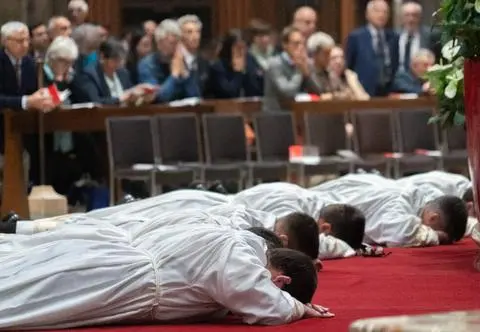 Kobieta za ołtarzem? Najpierw w Niemczech, potem w Polsce