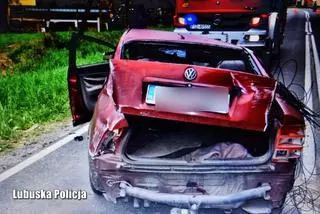 Pijany kierowca przewoził dwójkę dzieci, samochód dachował