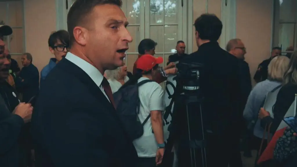 "Nigdy nie było takiej agresji na sali". Prym wiódł Robert Bąkiewicz 