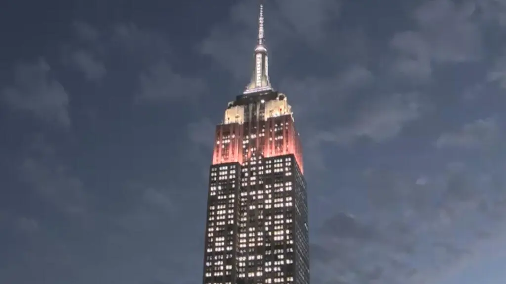 Biało-czerwony Empire State Building. Lewandowski mistrzem ceremonii 