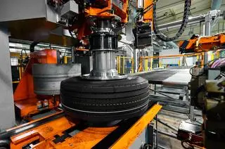 Firmy oponiarskie zamkną fabryki, jeśli zmiany w sprawie temperatur w miejscu pracy wejdą w życie
