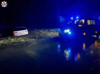 Kobieta wjechała do rowu 